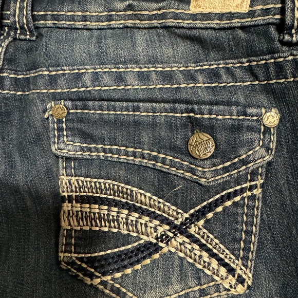 Ladies Tattoo Miley capri. Ripped patch distressed with embroidered back pockets - Picture 3 of 7